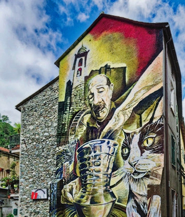 <span>Discover</span><br />
The painted<br/>  village<br/>